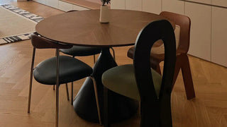 Round Dining Table: Mid-Century Modern Solid Wood Tulip Base Dining Table for Family Gatherings