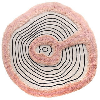 RINGCHEN petal pink and obsidian abstract round rug featuring a high-low tufted texture and organic circular ripples, showcases a hand-drawn tree ring motif with soft pink shaggy edges and crisp black line, blending modern minimalism with poetic visual storytelling.-Flat lay