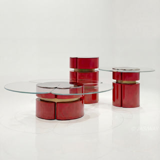 RINGCHEN modern cluster coffee table set featuring three modular nesting tables with premium tempered glass tops and sculptural petal-shaped metal bases in a bold red finish with gold accents. This luxury living room furniture set showcases a sophisticated clover-like silhouette and a sleek, high-gloss industrial design ideal for upscale interior decor.-Feont view